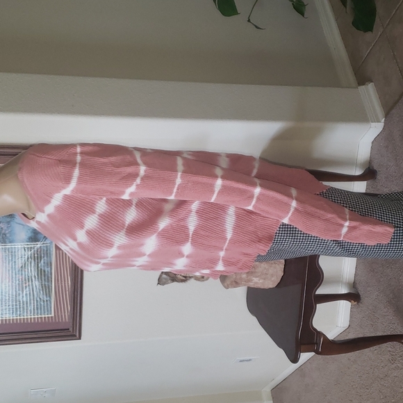 Knox Rose m tie dye heart beats overlap back hem unique stitch knots sweater - Picture 2 of 7